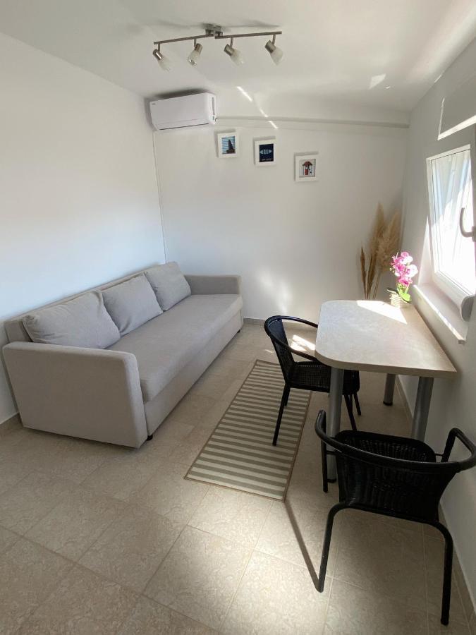 Beachfront Apartment Vir Esterno foto